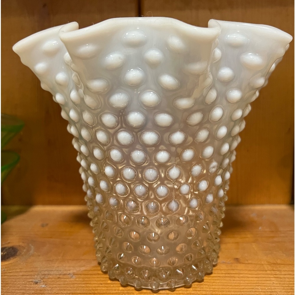 ANTIQUE LIGHT PINK ORANGE OPALESCENT DUNCAN MILLER RUFFLED HOBNAIL GLASS VASE